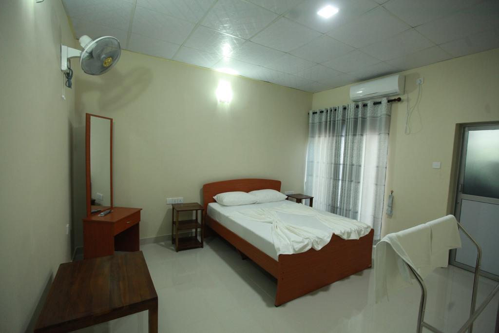 Lavonka Tourist Rest Hotel Anuradhapura Exterior photo