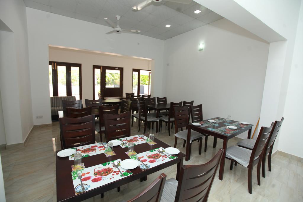 Lavonka Tourist Rest Hotel Anuradhapura Exterior photo